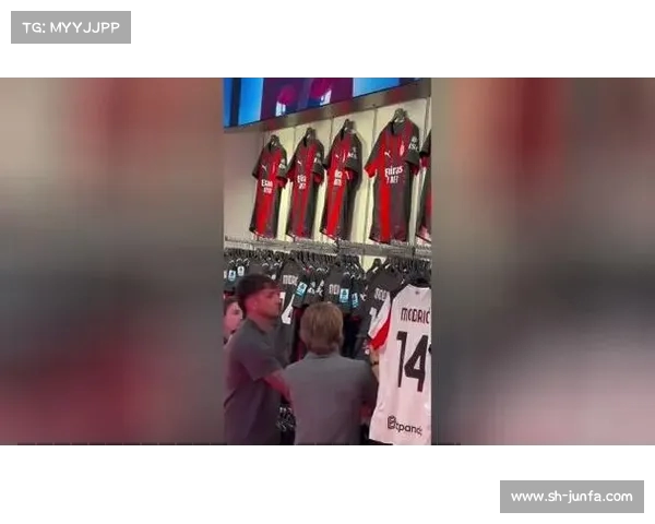 莫德里奇在米兰官方旗舰店亮相引爆球迷热情引发热议 莫德里奇在米兰官方旗舰店亮相引爆球迷热情引发热议